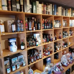 eine grosse Auswahl an weiteren Whisky ist im Laden erhältlich